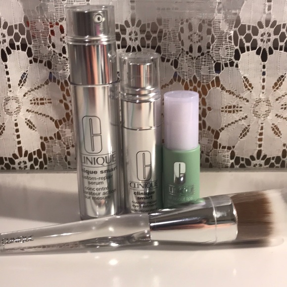 Clinique Other - Clinique Smart Bundle